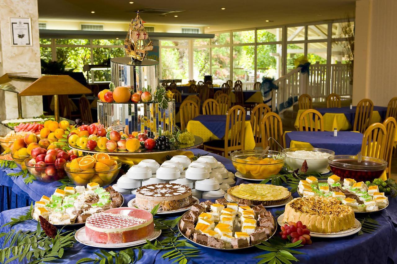 Hotel Oasis อัลเบนา ภายนอก รูปภาพ