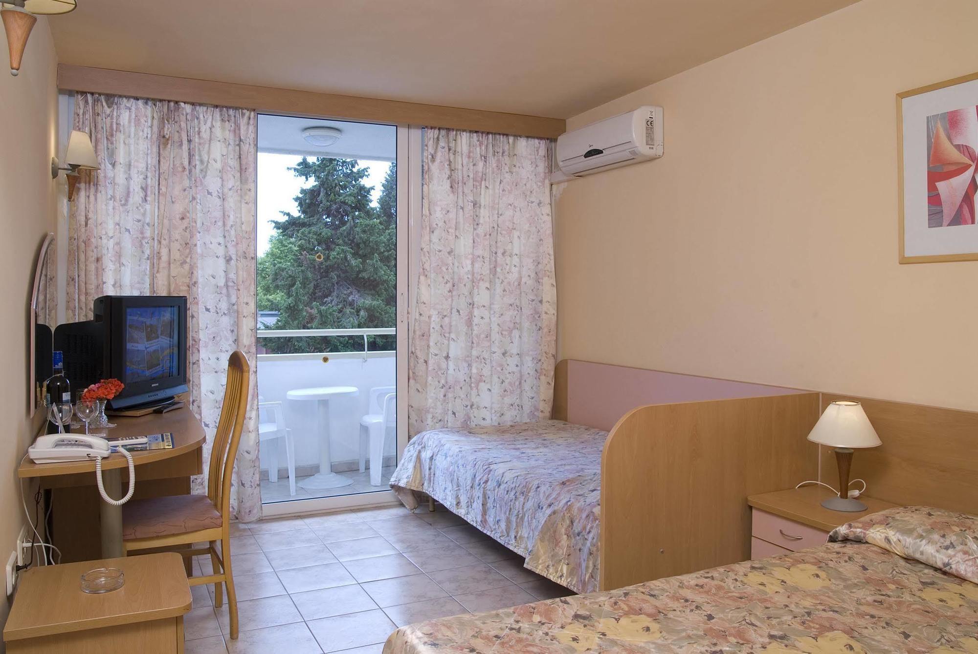 Hotel Oasis อัลเบนา ภายนอก รูปภาพ